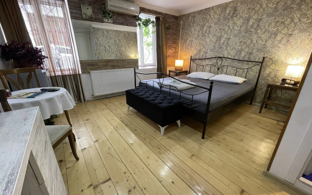 Guest rooms · Tbilisi — photo 10