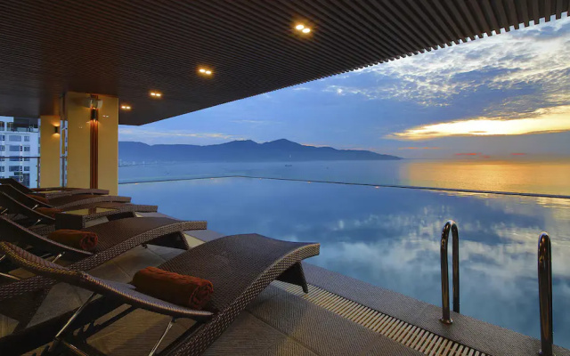Отель Balcona Hotel Da Nang
