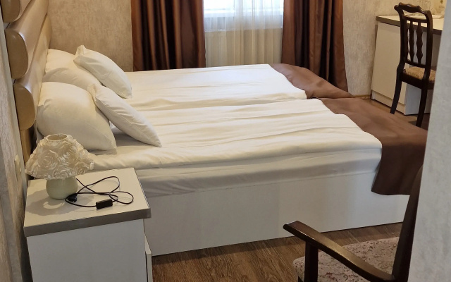 Standard Twin room with view (twin beds) · Hotel Rondo — photo 4