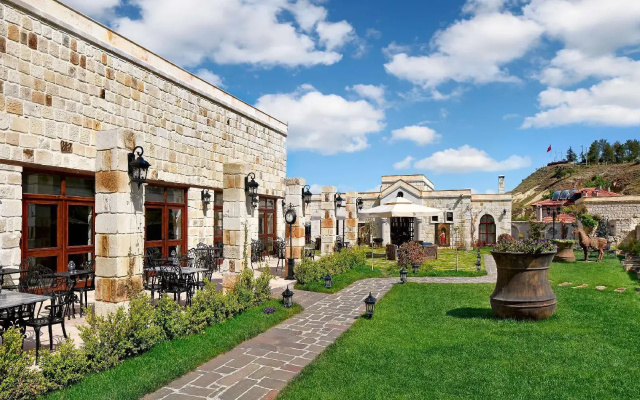 Отель Seraphim Cave Suites & Spa