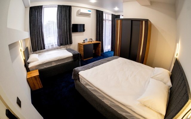 Superior Family room with city view · Hotel Urban Blis — photo 5