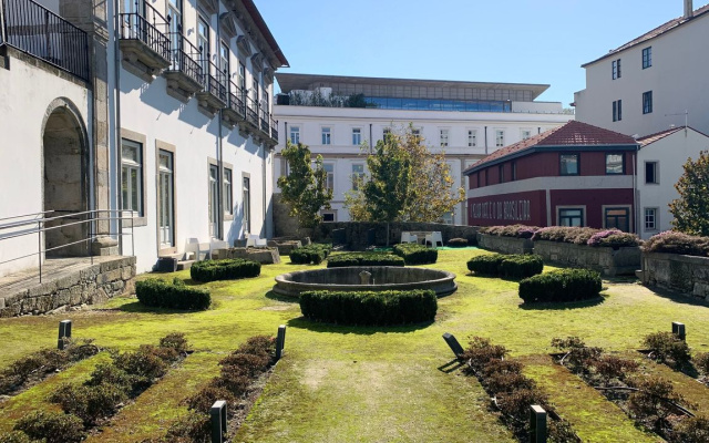 Отель Condes de Azevedo Palace Apartments