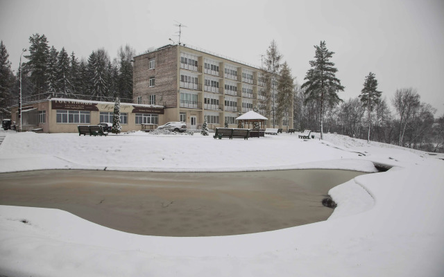 svinger-klub-v-luge-kategoriya-molodie-video