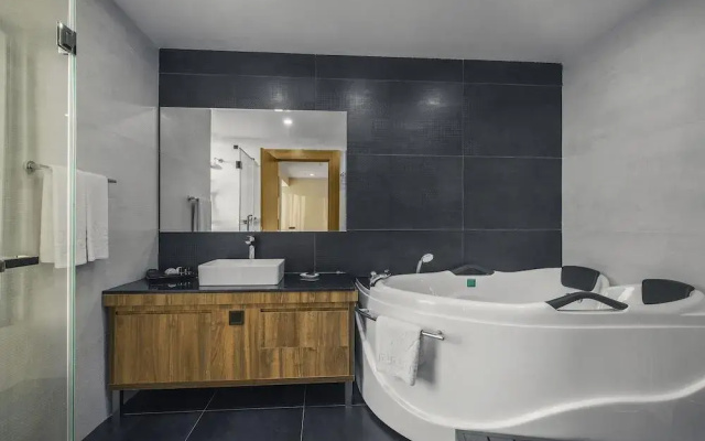 Bathroom · Tbilisi — photo 12