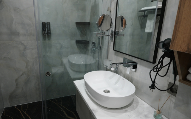 Отель Qaragat Hotel Jalal Abad