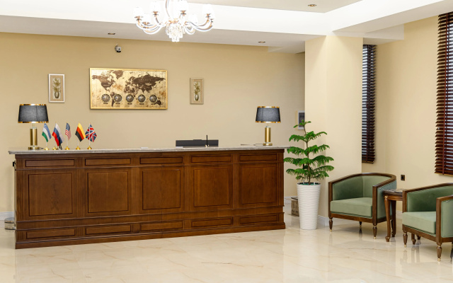 Отель Astoria Plaza