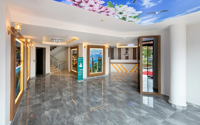 Theluna suite hotel