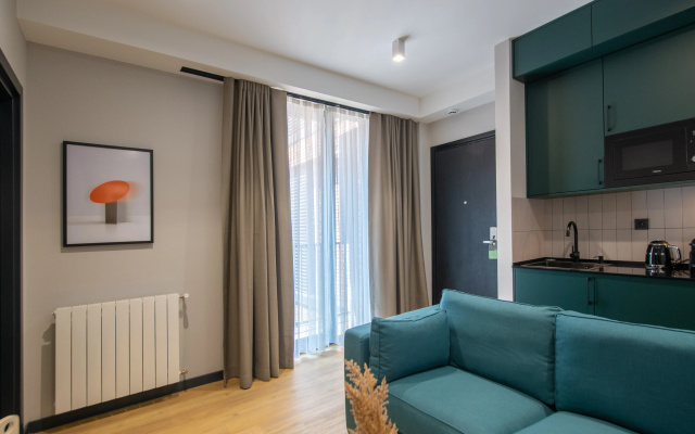 1 Bedroom Terrace Double Suite with Kitchen (full double bed) · Gratus Aparthotel Tbilisi — photo 10