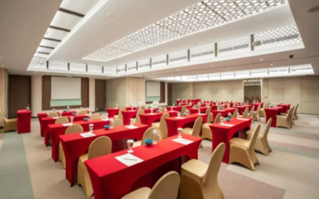 Отель Aston Kemayoran City Hotel