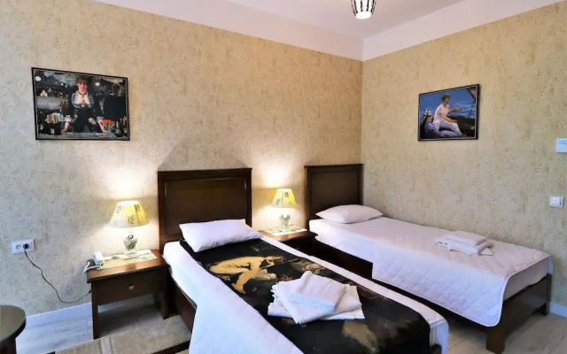 Guest rooms · Tbilisi — photo 13