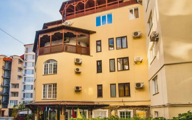 Гостиница Divo Guest House near sea в Ялте - отзывы Ялта вид на фасад