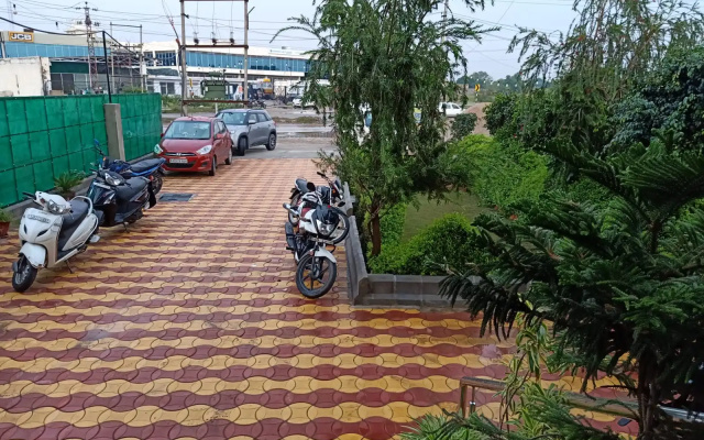 Отель Maan