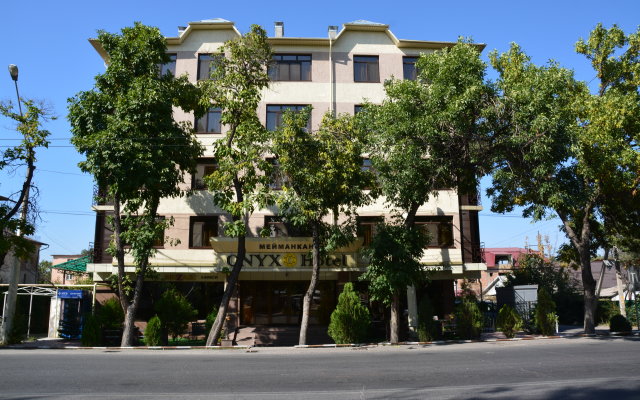 Отель ONYX Кыргызстан, Бишкек - отзывы, цены и фото номеров - забронировать отель ONYX онлайн вид на фасад