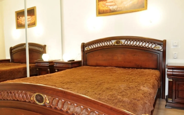 Квартира двуxкoмнатнaя в доме - памятник архитектуры