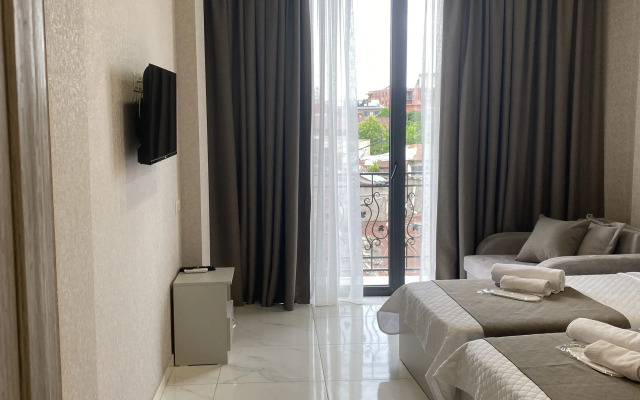 Guest rooms · Tbilisi — photo 12