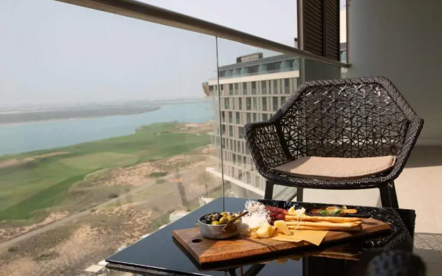 Отель Yas Plaza Mangroves by IHG