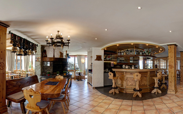 Отель Alpe Fleurie Hotel & Residence