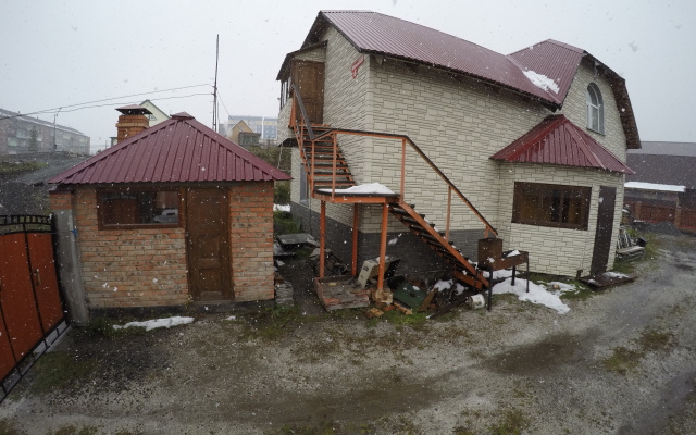 Гостиница Гостевой Дом Gesh Home в Шерегеше отзывы, цены и фото номеров - забронировать гостиницу Гостевой Дом Gesh Home онлайн Шерегеш вид на фасад