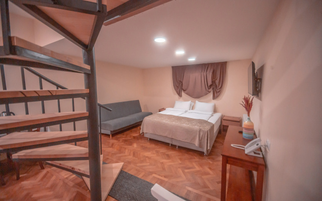 Deluxe Quintuple Family room with view · Banovani Hotel — photo 1