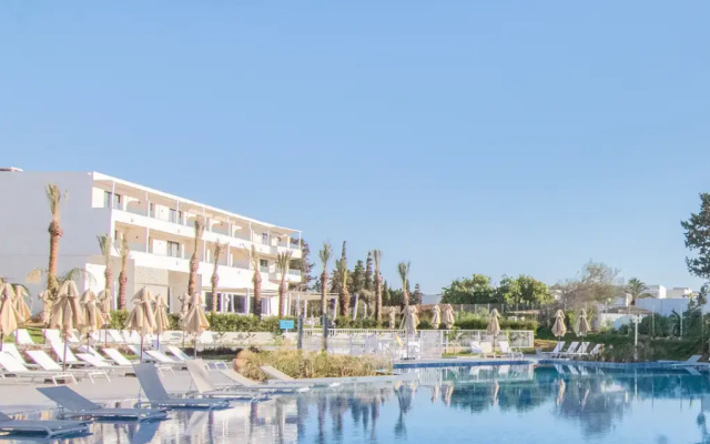 Курортный отель One Resort Premium