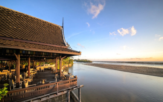 Курортный отель The Hotspring Beach Resort & Spa