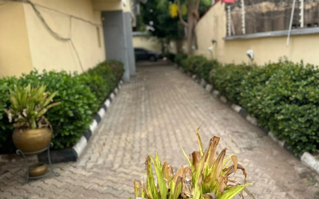 Отель Signatious Suites