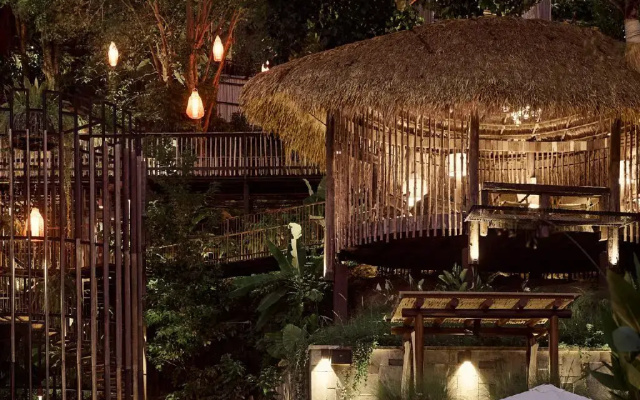 Курортный отель Dinso Resort & Villas Phuket, Vignette Collection by IHG