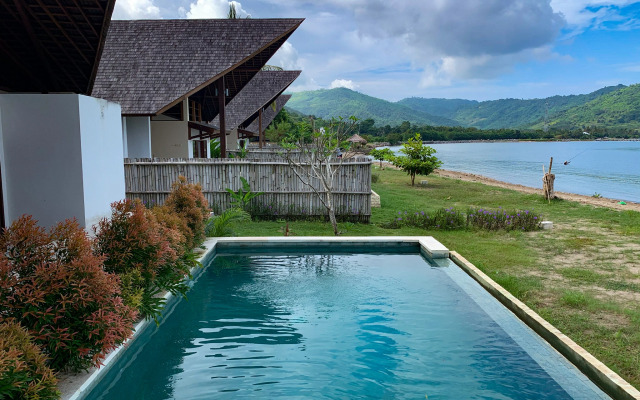 Отель The Club Villas Lombok