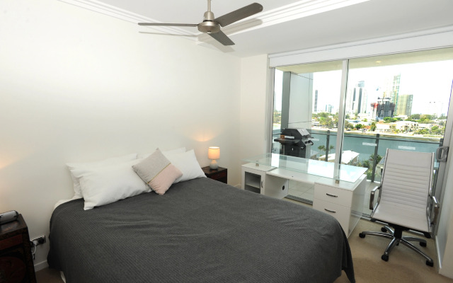 Апартаменты Surfers Paradise Three Bedroom With Pool and Spa Access