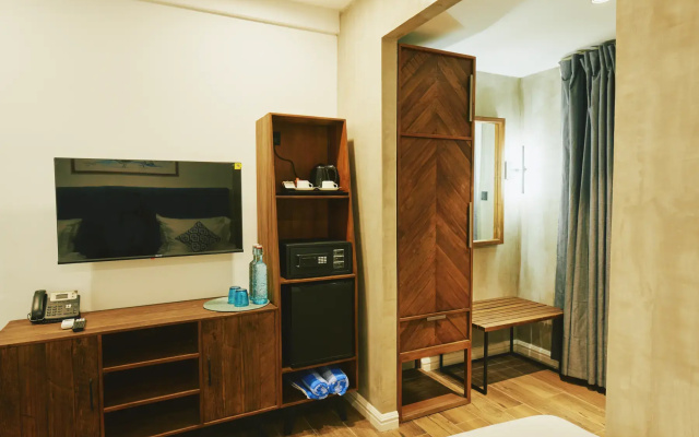 Отель Beach Hotel Dhigurah