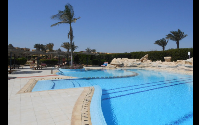 Отель Blend Elphistone Resort
