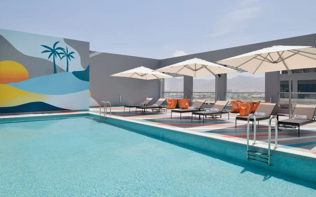 Отель Aloft Muscat