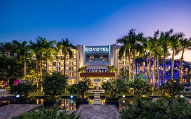 Отель Novotel Sanya Bay Yatai