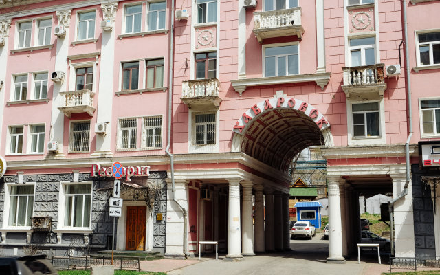 Гостиничный комплекс «Хабаровск» в Хабаровске 3 отзыва об отеле, цены и фото номеров - забронировать гостиницу Гостиничный комплекс «Хабаровск» онлайн вид на фасад