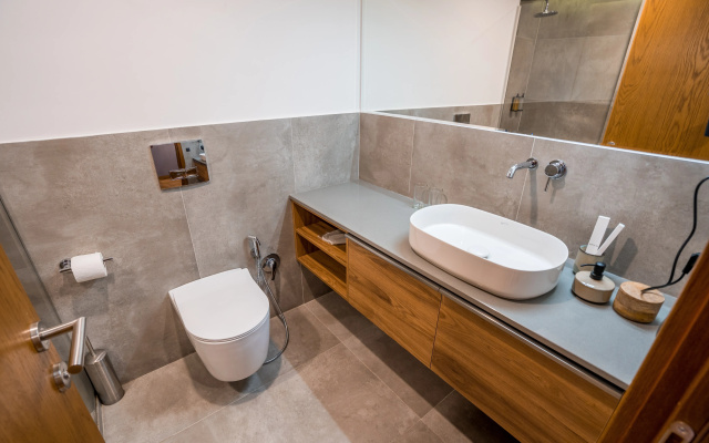 Quadruple Suite with balcony and with mountain view · Step Inn - Kazbegi Boutique-Hotel — photo 6