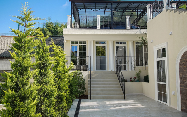 Гостевой дом The White Residence