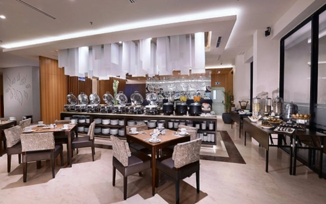 Отель Aston Bojonegoro City Hotel