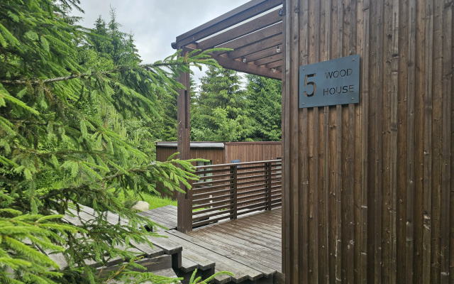 Коттедж Черничный Склон Wood House