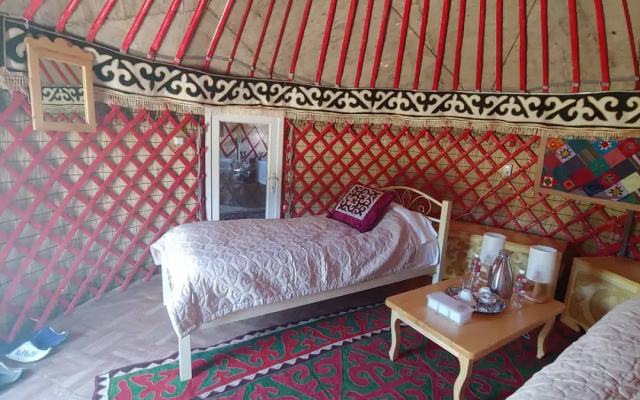 Глэмпинг Achik-Tash Base Camp