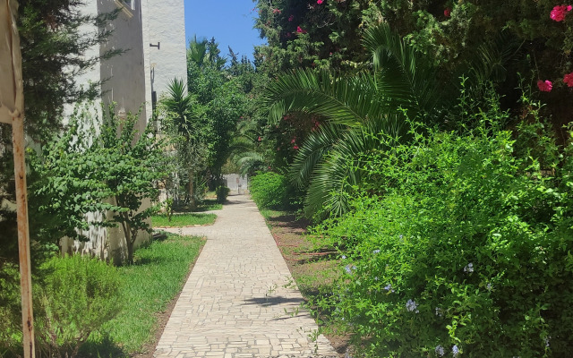 Апартаменты Elegant Near Beach & Marina