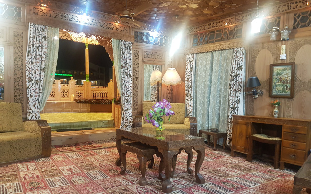 Отель Royal Houseboat