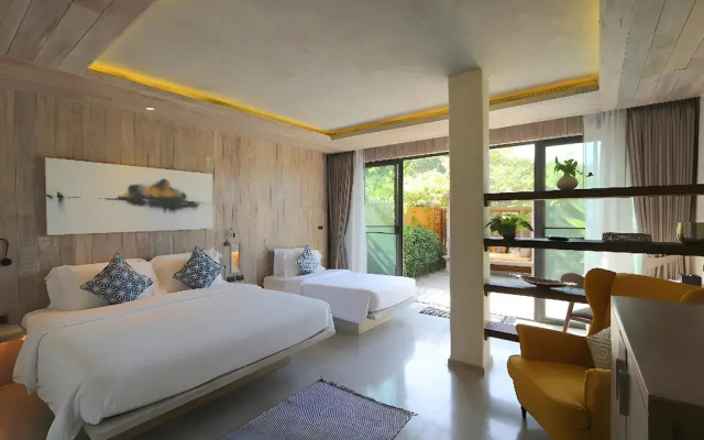 Курортный отель Dinso Resort & Villas Phuket, Vignette Collection by IHG
