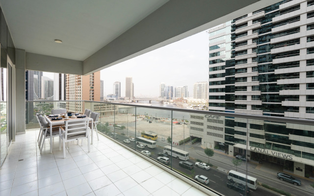 Апартаменты Keyrock Chic 2BR Escape Pool & Lake View