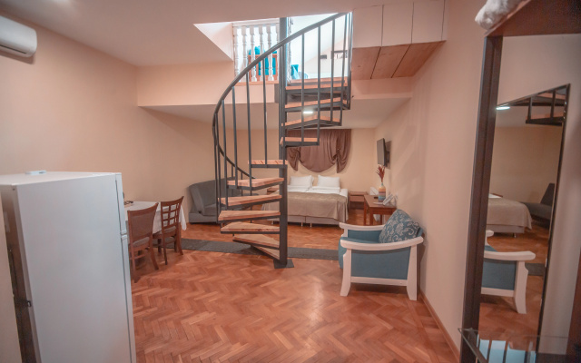 Deluxe Quintuple Family room with view · Banovani Hotel — photo 3