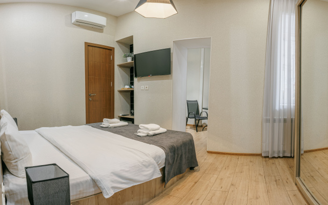 Deluxe Family room with courtyard view · City Heart Hotel — photo 4