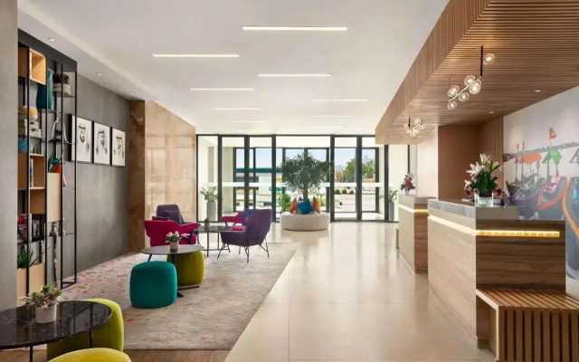 Отель La Quinta by Wyndham Dubai Jumeirah