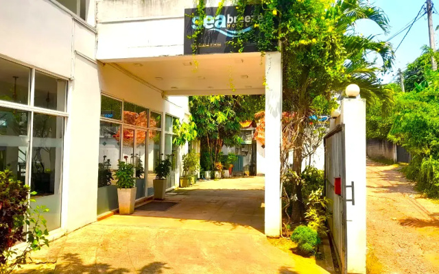Отель Sea Breeze