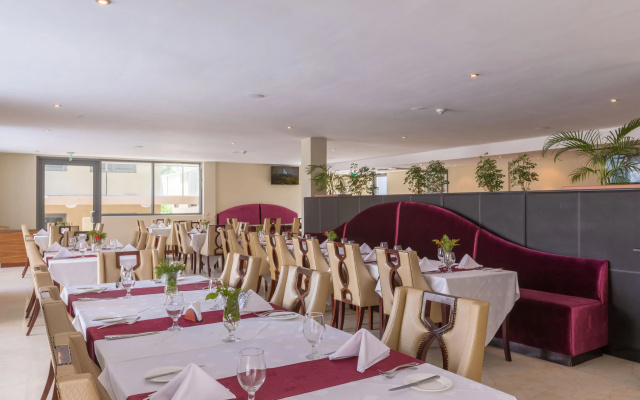 Курортный отель Ngalawa Hotel