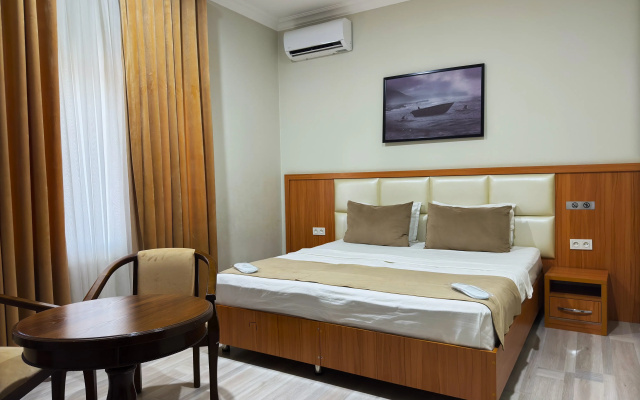 Отель The Moon Hotel