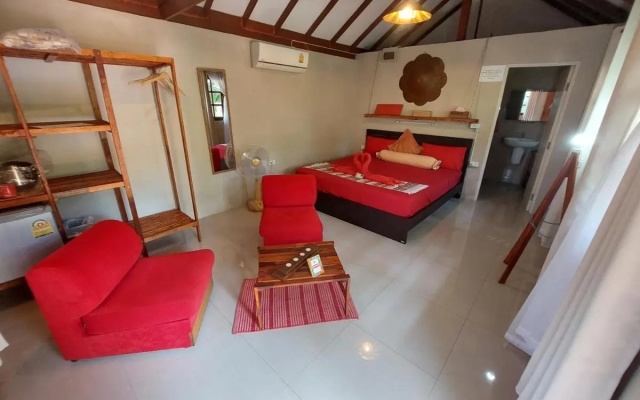 Отель Red Moon Hideaway